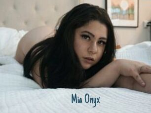 Mia_Onyx