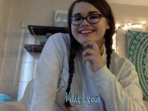 Miley_Lyons
